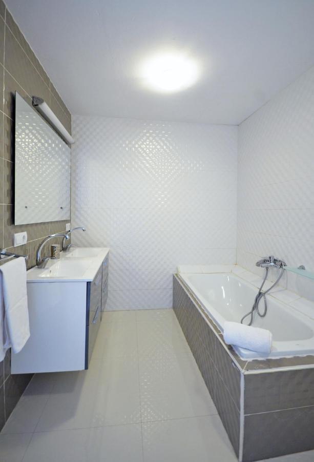 Modern Apartment In Valencia Buitenkant foto