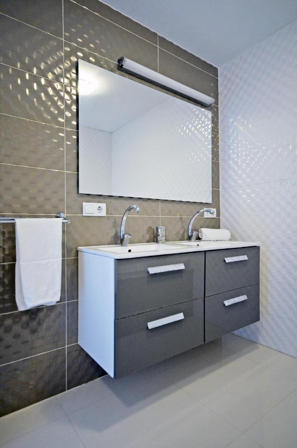 Modern Apartment In Valencia Buitenkant foto